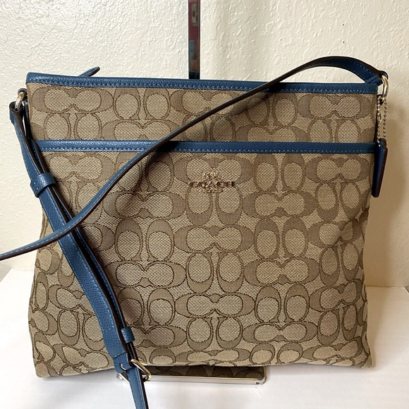 EUC Coach crossbody - Picture 1 of 14